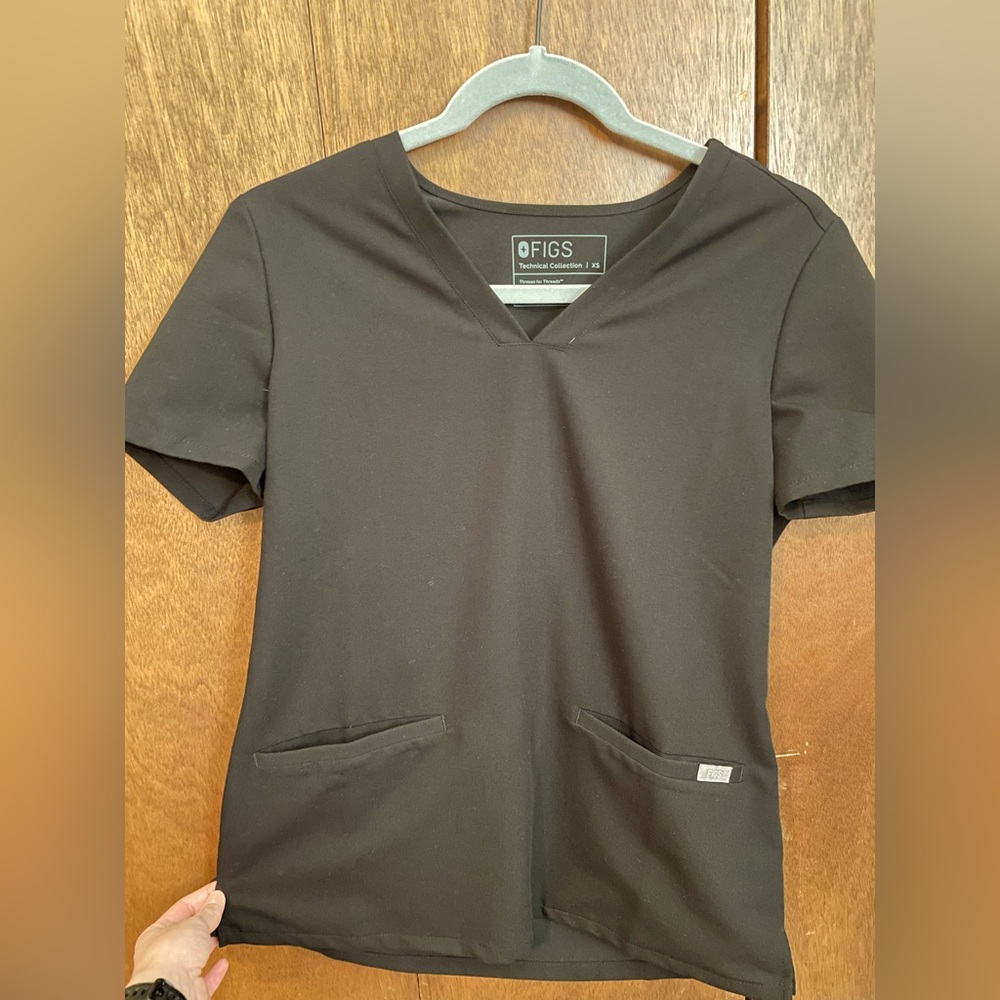 FIGS Technical Collection XS Camsa Three Pocket Scrub Top